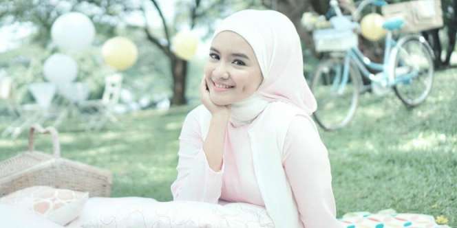 Dua Tahun Berhijab, Intan Nurani Makin Memesona