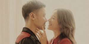 Selamat! Istri Chicco Jerikho Hamil