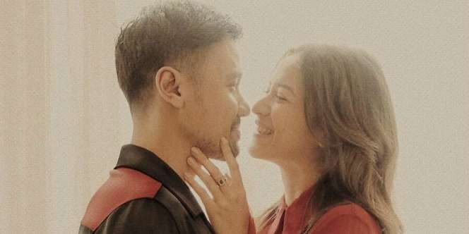 Selamat! Istri Chicco Jerikho Hamil