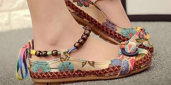 Tips Pakai Gelang Kaki Tetap Sopan untuk Hijabers