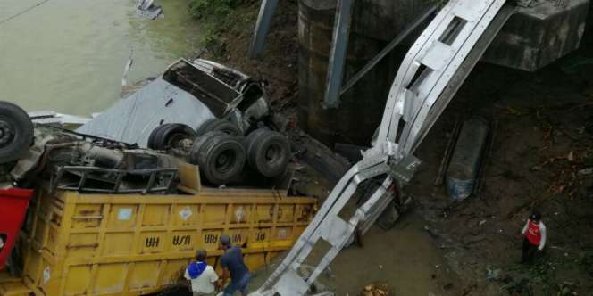 Jembatan Widang Tuban Ambruk, 2 Sopir Truk Meningal