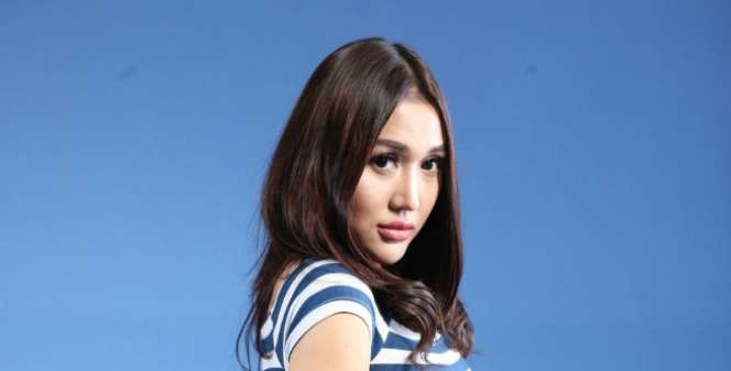 Foto Pelukan Lucinta Luna dan Millendaru Disorot