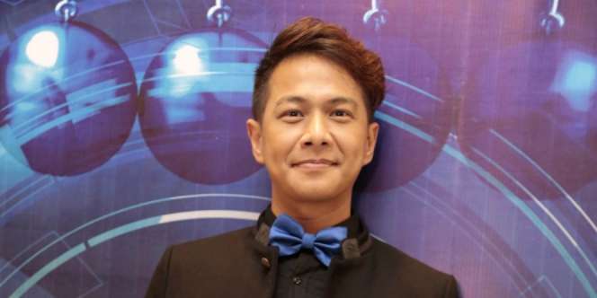Delon, Lebih Sulit Main Film Atau Bernyanyi?