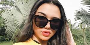 7 Pesona Gandengan Baru Bastian Steel, Modis Bak Kendal Jenner