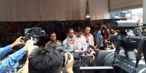 Pakai Jaket Andalan Saat Touring, Jokowi Buka IIMS 2018