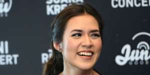 Penampilan Raisa dengan Gaun Emas, Mirip Princess Belle