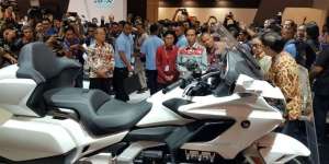 Tunggangi Moge Honda, Jokowi: `Bukan Buat Saya`