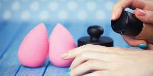 3 Cara Praktis Bersihkan Beauty Blender