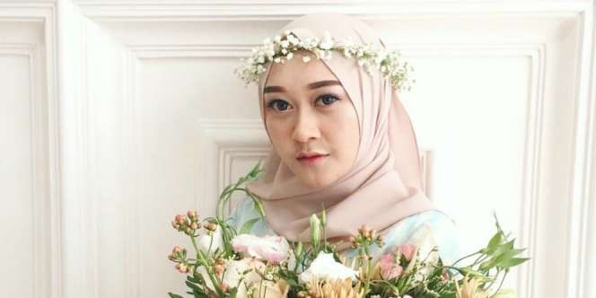 Sontek 3 Gaya Hijab Elegan Ellen, Mantan Personel Cheerybell