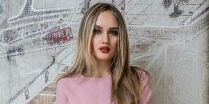 Unggahan Foto Cinta Laura Bikin Riuh, Apa yang Salah?