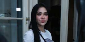 Glamor, Gaya 5 Seleb Bawa Tas Ratusan Juta di Pesawat