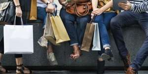 Diah Alsa: Perlukah Punya Barang Branded?