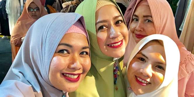 Berhijab, Mantan Istri Aming Sugandhi Panen Pujian