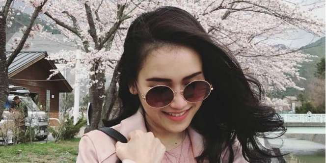 Berfoto di Kamar Mandi, Terkuak Harga Dress Ayu Ting Ting