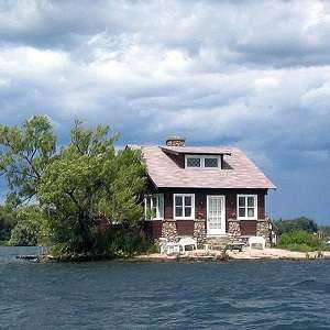 Wow! Rumah Ini Berdiri di Atas Pulau Terkecil di Dunia