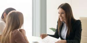 Agen Asuransi Jadi Profesi Menjanjikan bagi Perempuan