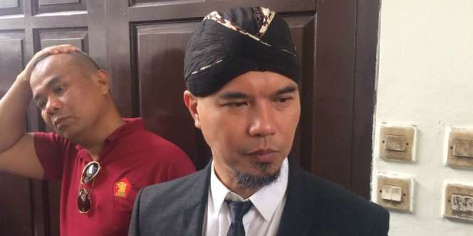 Merasa Enggak Keren, Ahmad Dhani Putuskan Pakai Blangkon