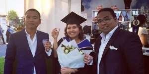 Jarang Terekspos, 3 Anak Hotman Paris Ternyata Kompak Banget!