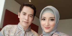 Baru Berhijab, Kecantikan Istri Ricky Perdana Curi Perhatian