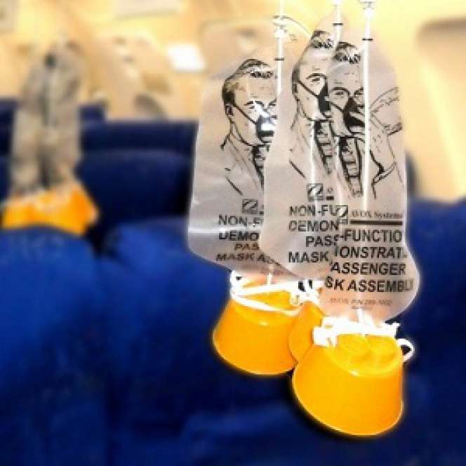 Fakta Mengerikan Masker Oksigen Darurat di Pesawat