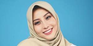 Awkarin Bisnis Hijab, Netizen Syok!