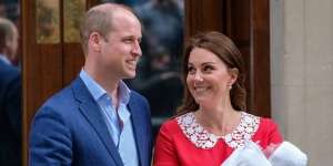 Dress Merah Simple Kate Middleton Usai Bersalin, Harganya?