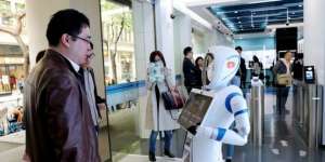 Pertama Kali Robot Layani Nasabah Bank, Begini Kerjanya