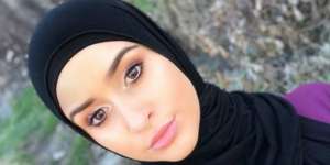 2 Teknik Merias Wajah Buat Pipi Lebih Tirus