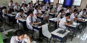 Unik! Anak Libur Sekolah, Wali Murid yang Dapat PR