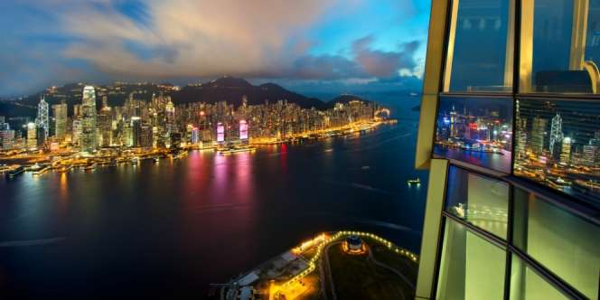 Sholat di 'Angkasa' Hong Kong
