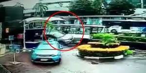 Detik-detik HRV Dihajar Kopaja di Rasuna Said 