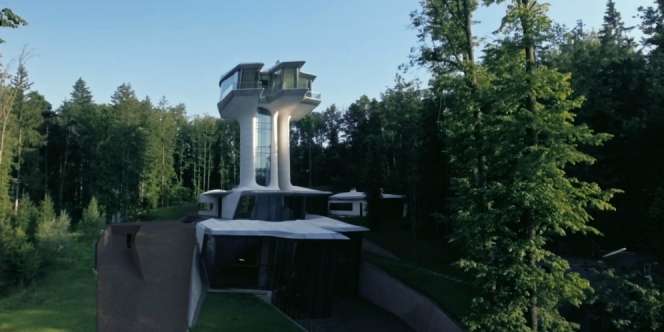 Lihat Keunikan Rumah 'James Bond Rusia' di Tengah Hutan