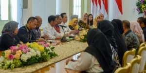 Jokowi: Indonesia Bisa Kuasai Pasar Hijab Dunia
