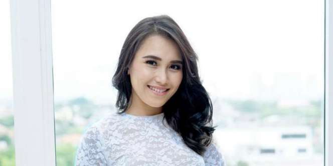 Bergaun Hijau, Ayu Ting Ting Disebut Mirip Bintang Bollywood