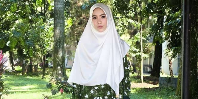 Berbusana Syar`i Modis Saat Travelling, Kenapa Tidak?