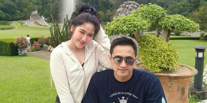 Beda 26 Tahun, Inikah Kekasih Pebulutangkis Ricky Subagja?