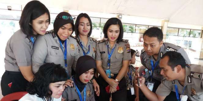 Kisah Haru di Balik Tangis Briptu Nova Nikah via Videocall