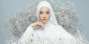 Hamil Besar, Poppy Bunga Makin Cantik Bersinar