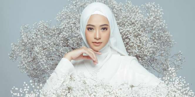 Hamil Besar, Poppy Bunga Makin Cantik Bersinar