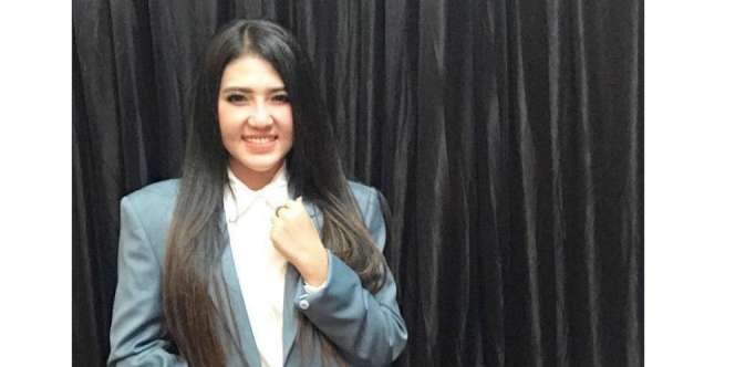 Gaya Via Vallen di Indonesian Choice Awards 2018 yang Memukau!