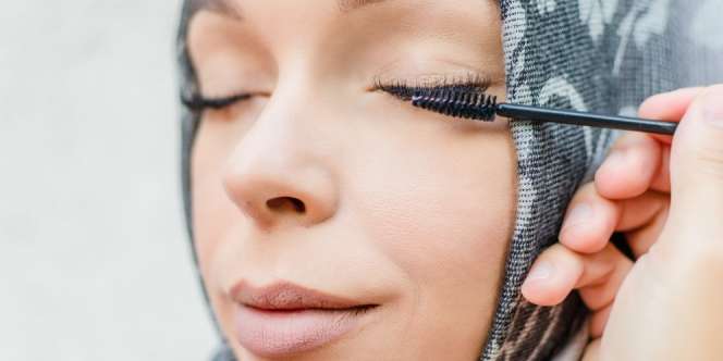 4 Langkah Mudah Bersihkan Maskara Waterproof