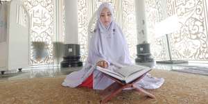 Memegang Quran Tafsir Saat Berhadas, Bolehkah?