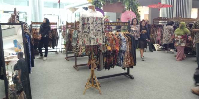 Anne Avantie Gelar Pasar Tiban Bertema Hari Pendidikan