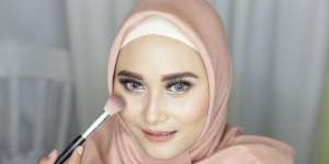 4 Cara Bersihkan Kuas Makeup yang Benar