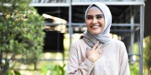 Disindir Tak Pernah Ganti Sepatu, Ini Jawaban Zee Zee Shahab