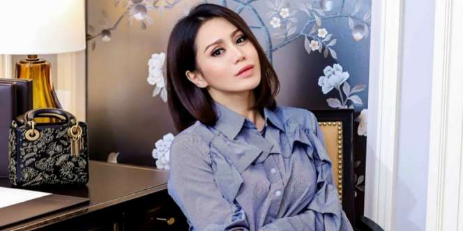 Penampilan Kakak Bunga Zainal yang Tak Kalah Cetar