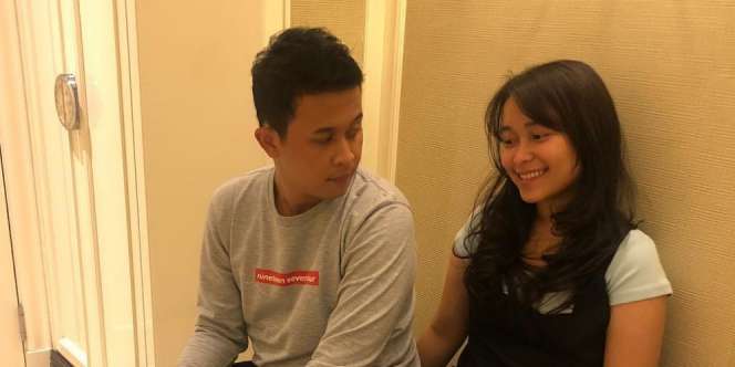 Foto Bareng Kekasih, Tangan & Kaki Adik Ayu Ting Ting Disorot