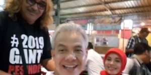 Heboh Kaos Pemijat Ganjar Pranowo, Lihat Tulisannya!