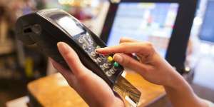 Penduduk Negara Ini Ogah Transaksi Pakai Uang Tunai