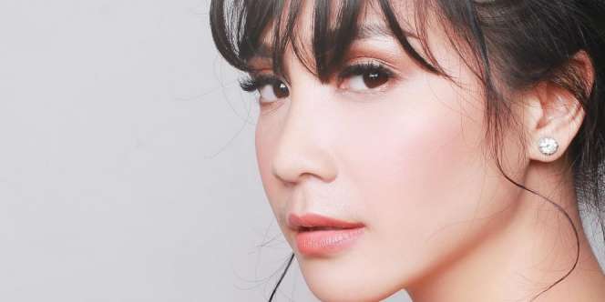 Intip Riasan Flawless ala Nagita Slavina Untuk ke Mal